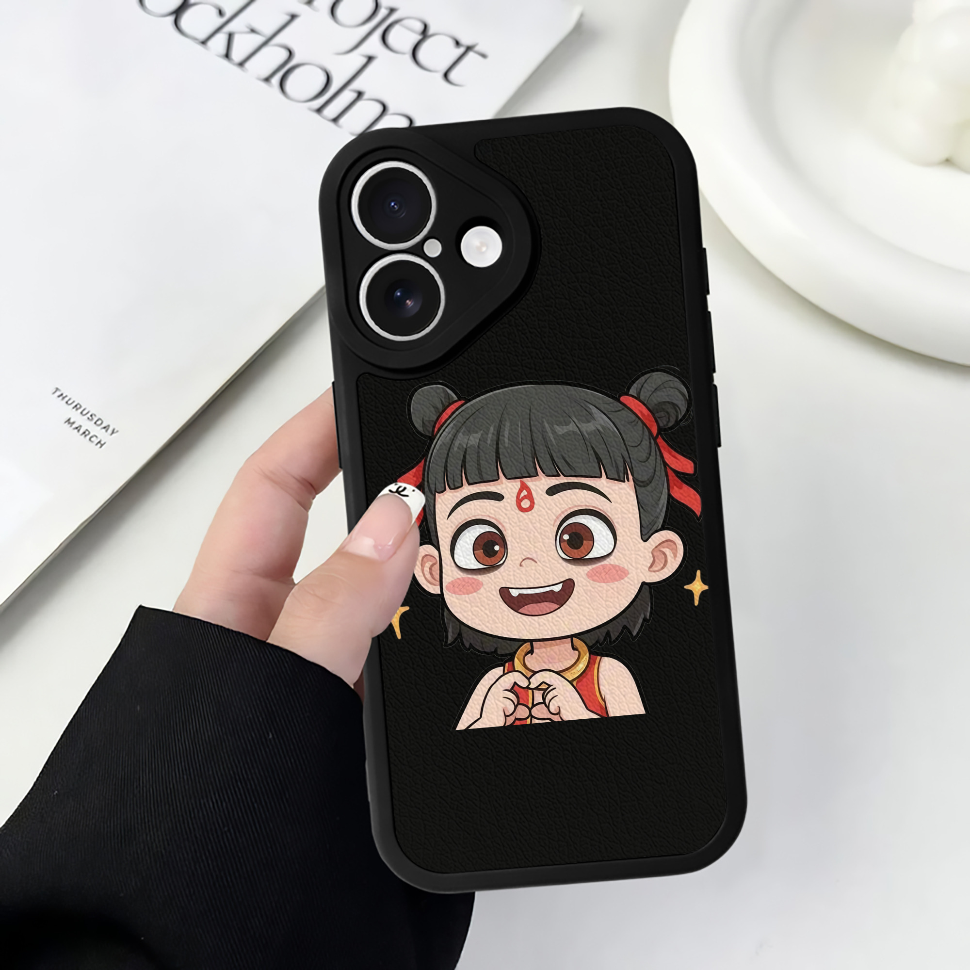 （画像用） Ne Zha 2 ナタ 魔童の大暴れ 【iPhone 16シリーズ対応】シリコンスマホケース（レザー調） 材質：シリコン